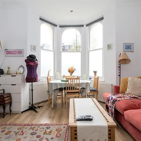 Guestready - Charming Retreat In West Green London Room photo
